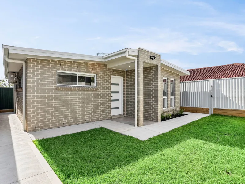 BRAND NEW GRANNY FLAT SET BACK WITH AMPLE PRIVACY