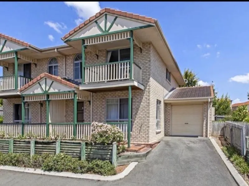 Looking for a spacious townhouse in Robertson, secure and Safe?