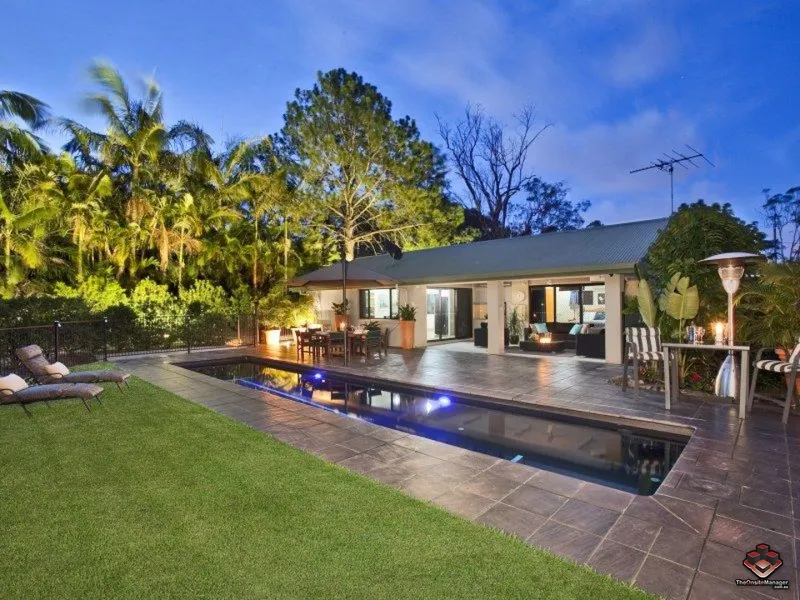 5 mins to Westfield shopping centre Carindale, tile floor, resort living with individual lap pool.g