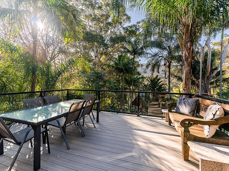 Beautiful Family Home In Leafy Treetop Setting