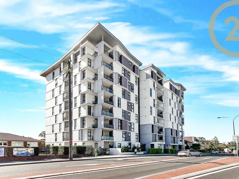 Introducing an exquisite 1-bedroom apartment with separate study area in the heart of Lidcombe.