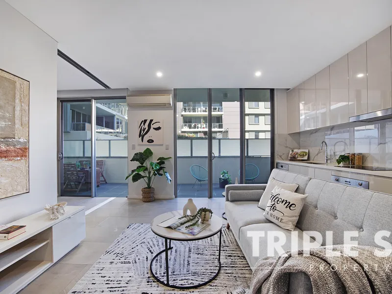 Water View | Spacious One Bed + Study Room