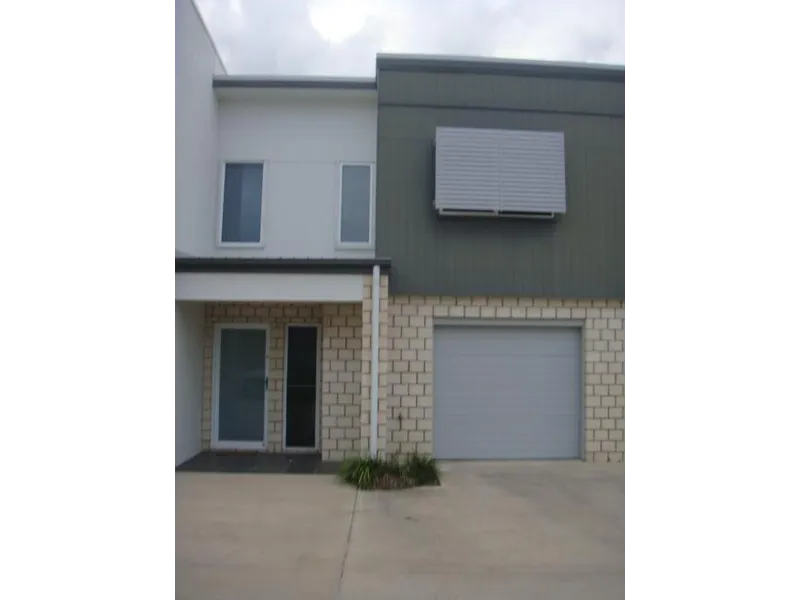 FULLY FURNISHED 3 bedroom townhouse in Wandoan Qld 4419 available for rent.