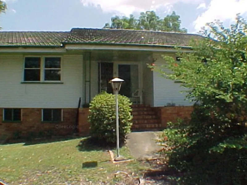 Spacious original 1950’s light and airy four bedroom home