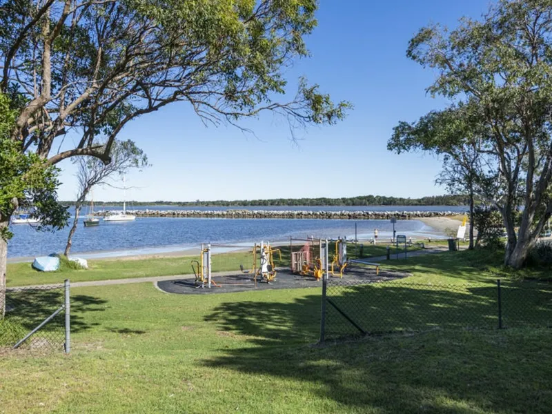 Stone's throw from Iluka Bay