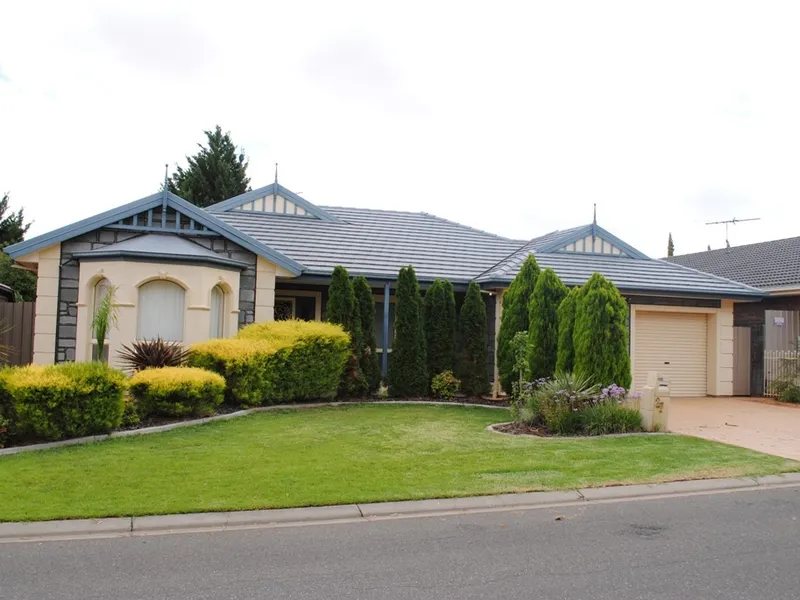 ENTERTAINERS DELIGHT - BEAUTIFUL 4 BEDROOM HOME WITH 3 LIVING AREAS 