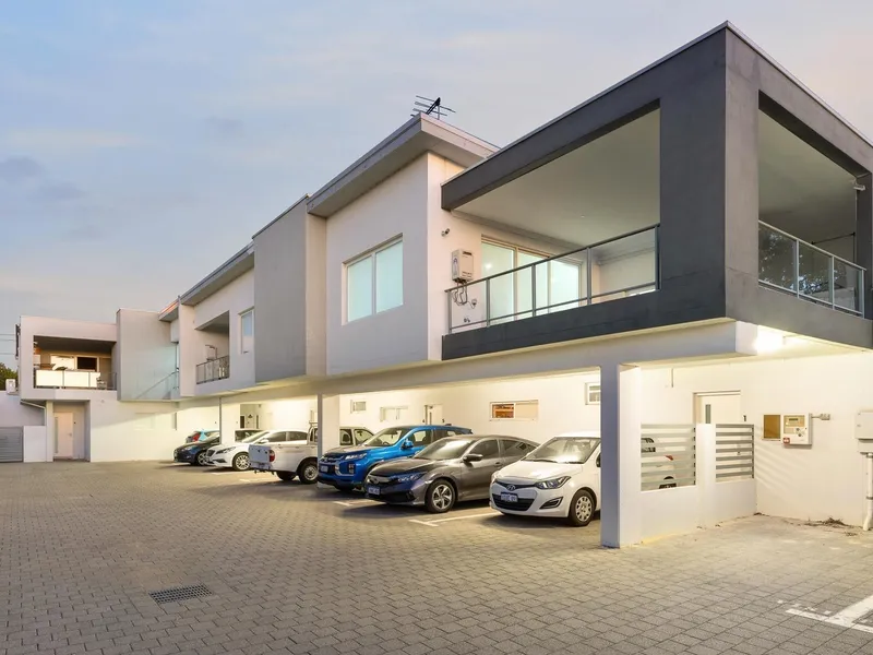 Tidy, low maintenance and modern!