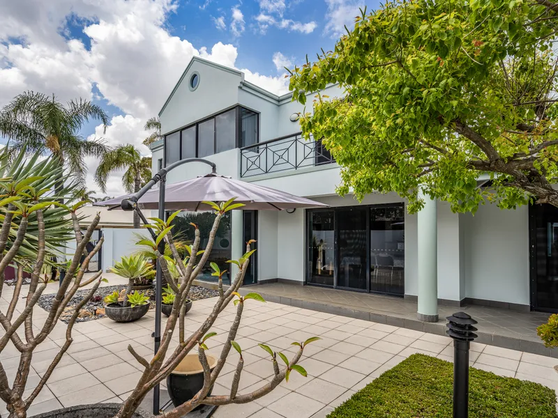 Deluxe Double-Story House in Superb Location