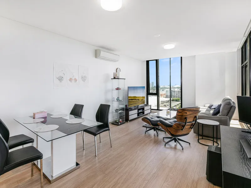 Beautiful 2 Bedroom Apartment With Water View And Amazing Park Views