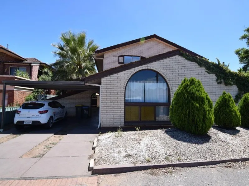 Huge 4 bedroom fully furnished unit in a convenient location!