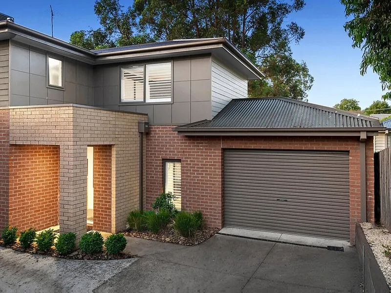 MODERN LIVING IN A FANTASTIC LOCATION!