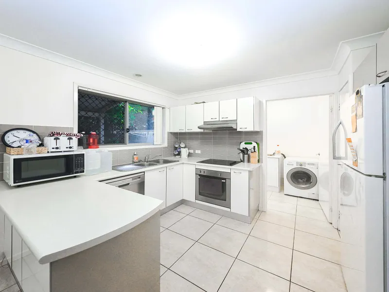 Modern Townhouse in a well maintained complex