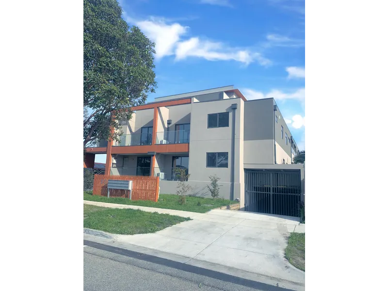 Luxurious Apartment in the heart of Springvale ! 