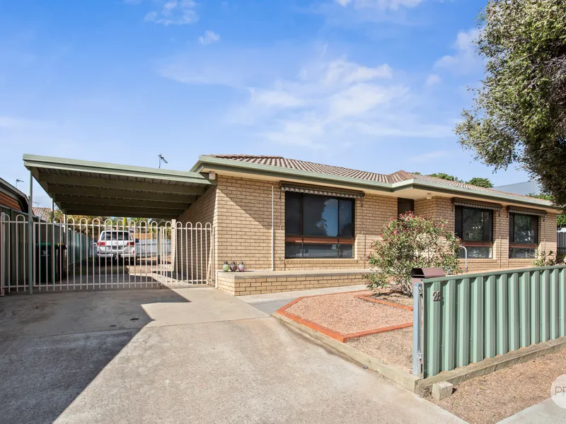 What a fantastic central offering! Freshly renovated throughout. 