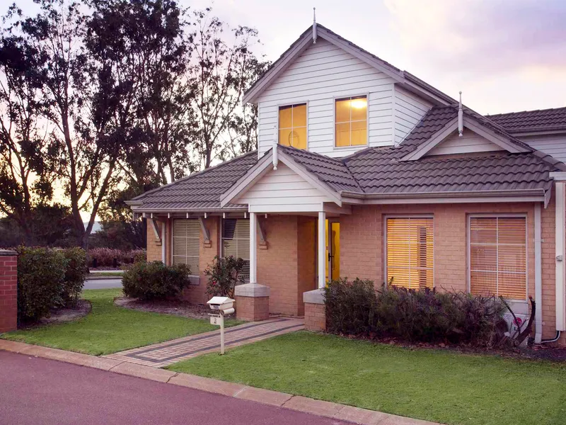 BEAUTIFUL HOME SITS IN GREAT LOCATION!