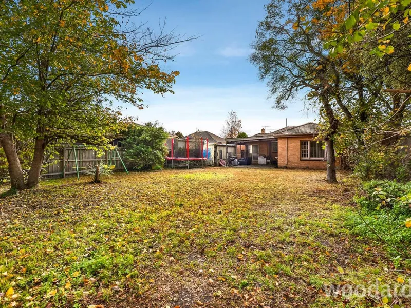 4 Bedroom Family Home & Massive Backyard Zoned for Oakleigh South Primary School