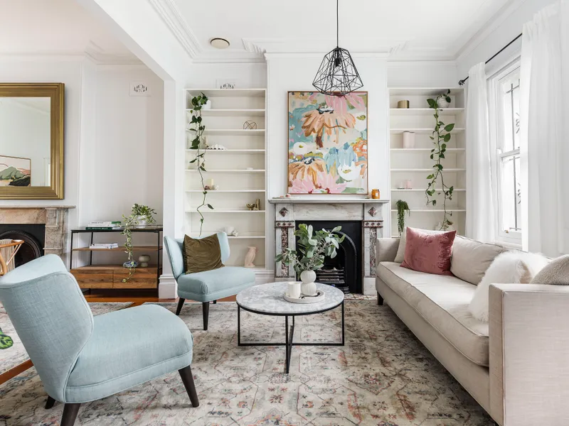 Wide residence with self-cont. studio on 244sqm