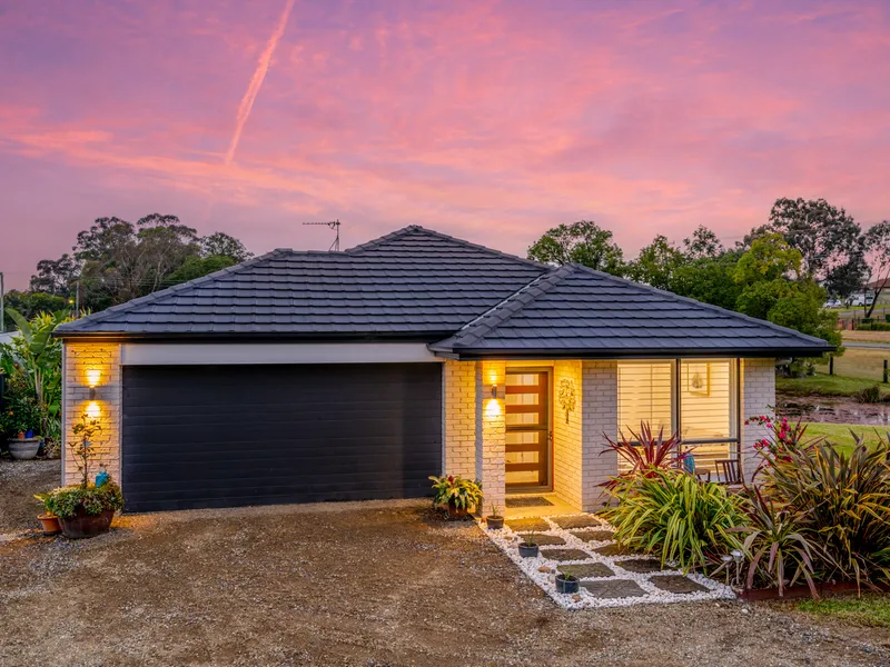 MODERN HOME ON HALF AN ACRE
