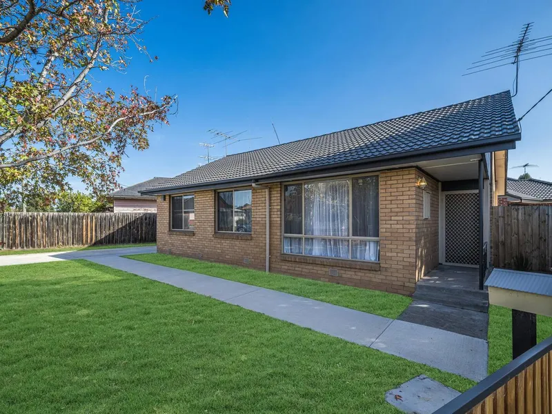 Low Maintenance & Neatly Renovated - Move In & Unpack