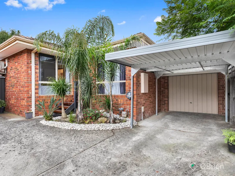 Entertainers Pad amongst Lush Gardens
