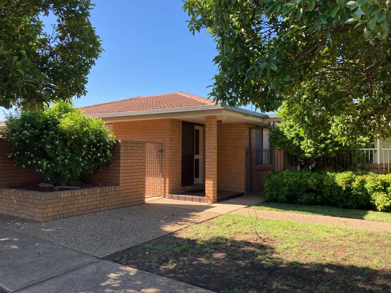 Elegant Lake Albert Home