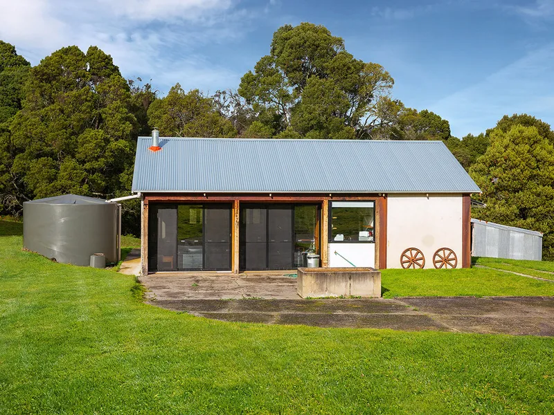 CAPTIVATING CARLISLE RIVER PROPERTY