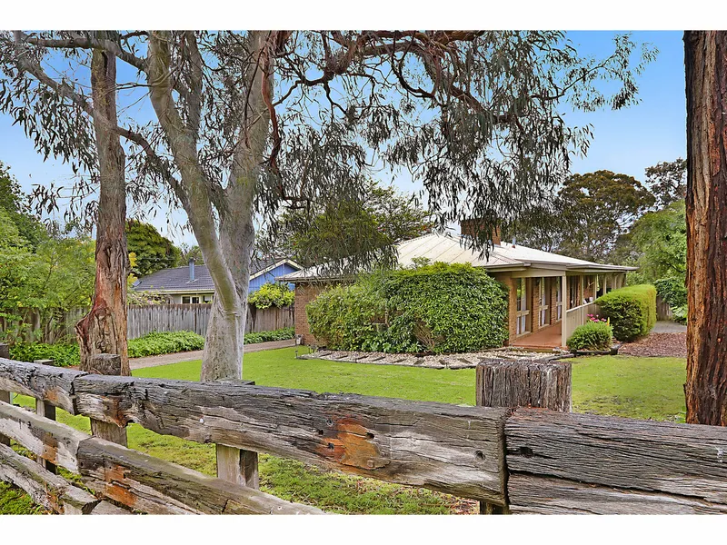 prime peninsula position - 947.8m2 site - rustic coastal setting