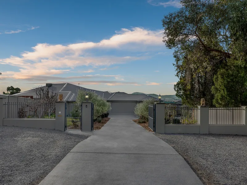 Enormous family home, prestigious location