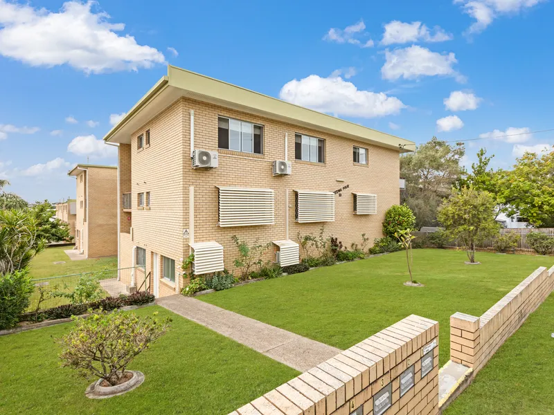 LOCATION, SIZE & LIFESTYLE: THIS UNIT HAS IT ALL..!