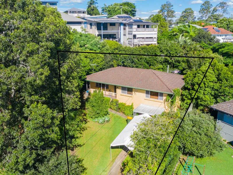 Solid Brick Home on 607m2 in Tightly Held Position. 