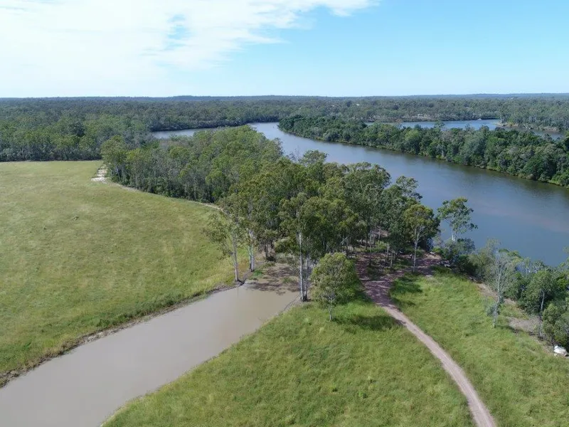 LOVELY 66 ACRES - 2 HOUSES, CREEK FRONTAGE & GREAT DAMS