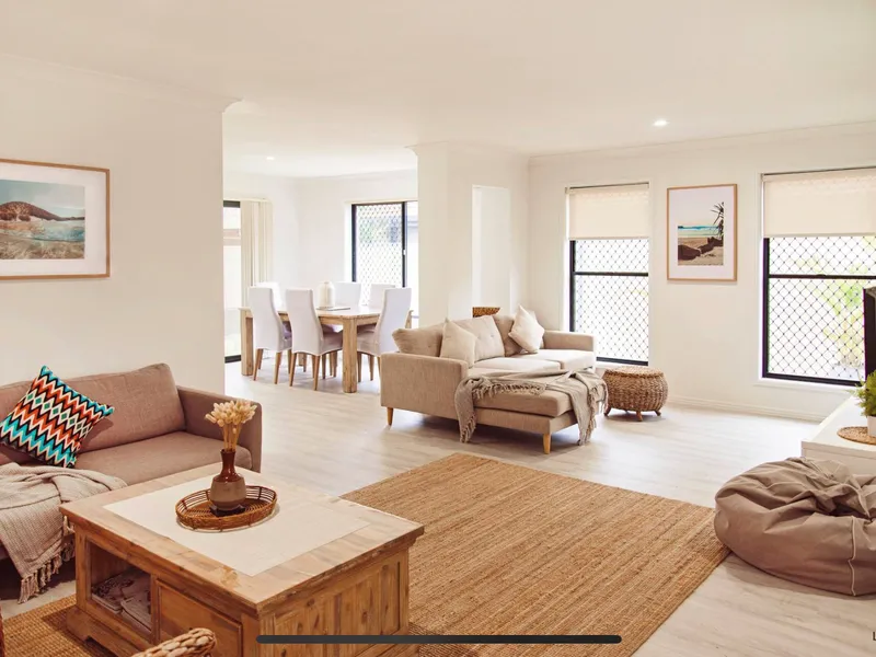 Laguna Lifestyle - Pet Friendly Three Bedroom Duplex