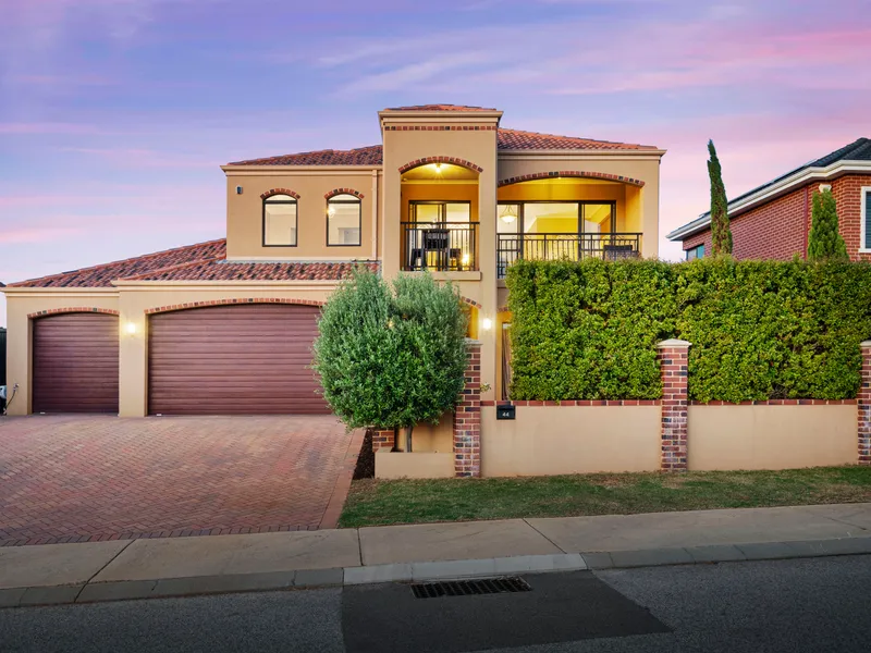 COASTAL ENTERTAINER!