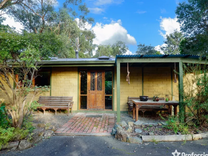 MAGICAL MUDBRICK ON 1/2 ACRE (APPROX.)