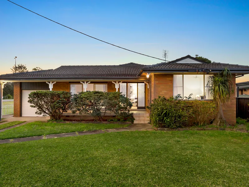 Sparkling Lakeside Living Overlooking Speers Point Park