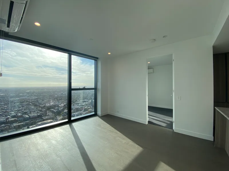 Spacious 2 Bed 2 Bath Apartment in Swanston Central