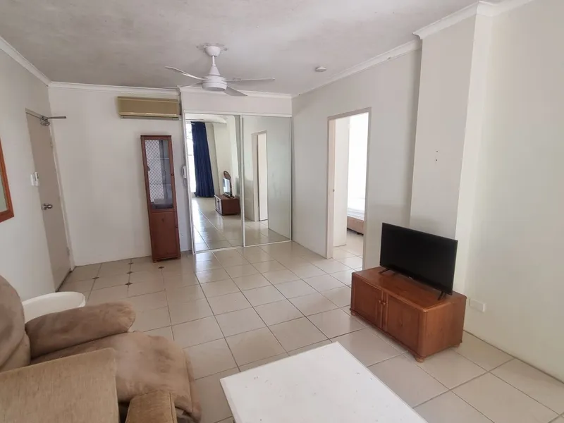 1 bedroom apartment across the road from beach