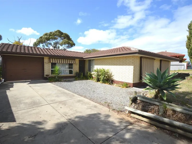 LARGE 3 BEDROOM HOME – FRIENDLY TO THE RIGHT PET