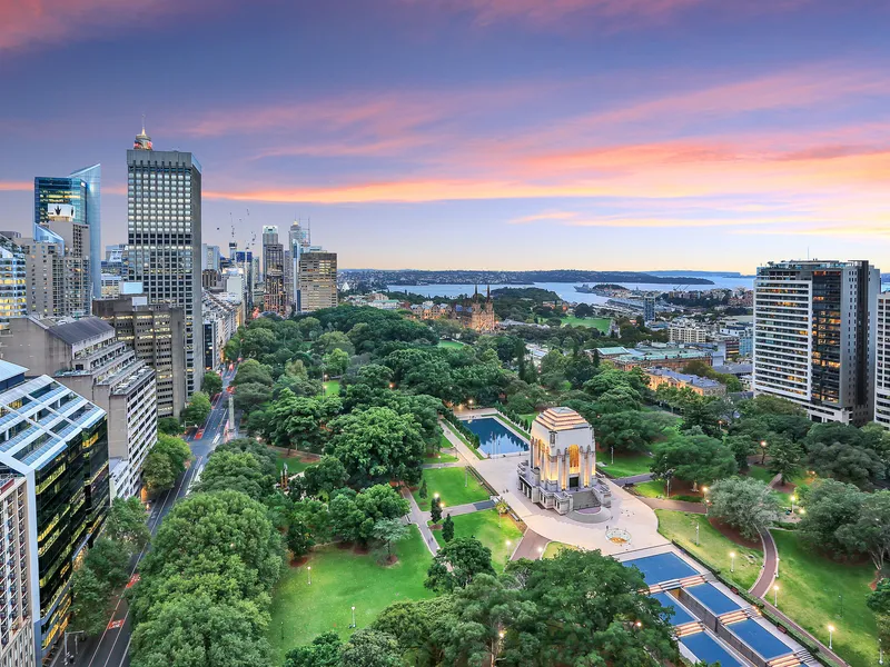 MAGNIFICENT WORLD-CLASS VIEWS OF HISTORIAL HERITAGE HYDE PARK & MODERN CITY HARBOURS – TO ENJOY ALL YEAR ROUND!!