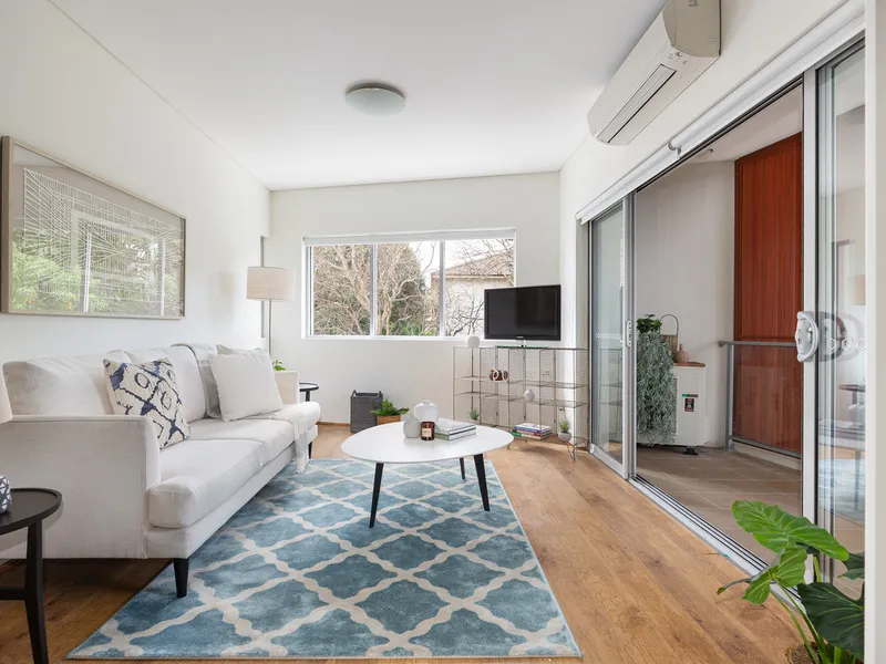 Spacious indoor-outdoor apt with parking