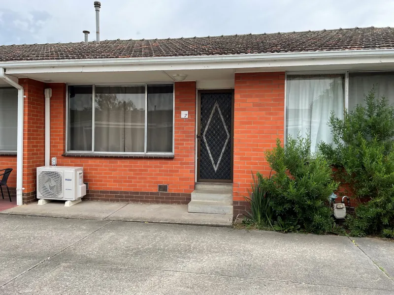 RENOVATED UNIT IN PRIME LOCATION