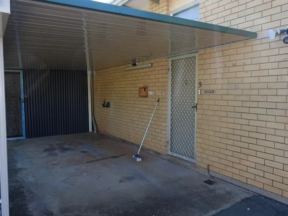 FABULOUS FULLY FURNISHED UNIT SHORT WALK TO QUEENS BEACH
