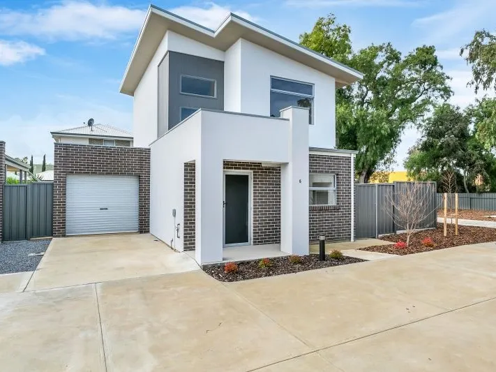 Close to the CBD, low maintenance Grounds