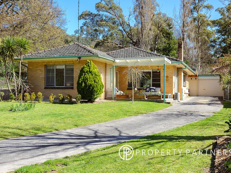 A TRANQUIL RIVERSIDE RETREAT, OVER 1/3 OF AN ACRE, CLOSE TO THE HEART OF WARBURTON VILLAGE