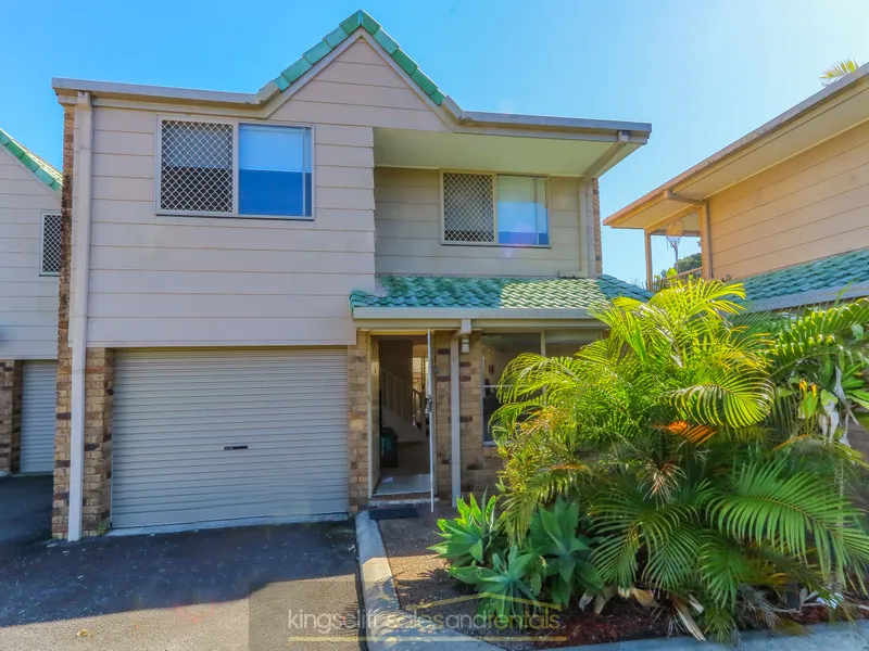 Very tidy 3 bedroom fully furnished townhouse in Beach Street
