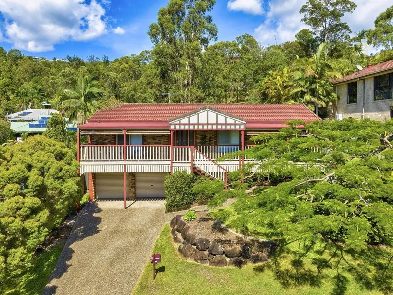 Exquisite Luxury Living in the Heart of Pacific Pines