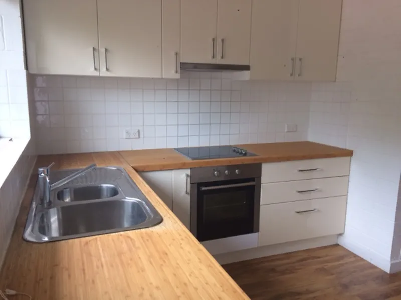 LOCATION PERFECT 2 BEDROOM UNIT