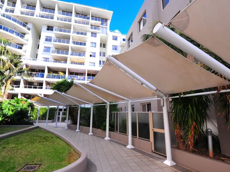 Large Studio in 5 Star Complex