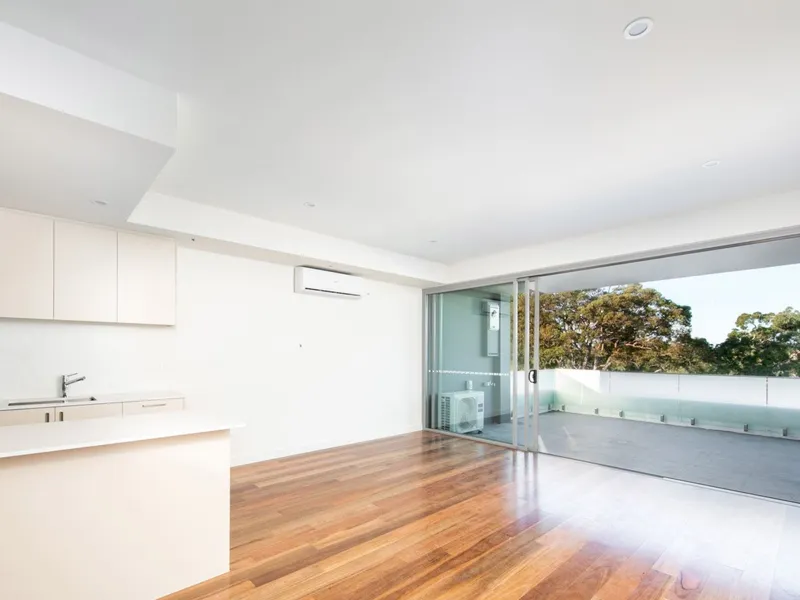 Spacious One Bedroom Apartment With Huge Balcony