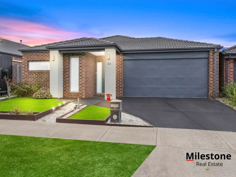 Contemporary Comfort in Fraser Rise!